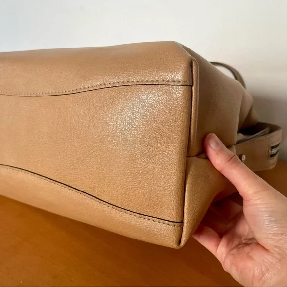 Gianni Chiarini Elegant Tan Tote Bag - Picture 8 of 14